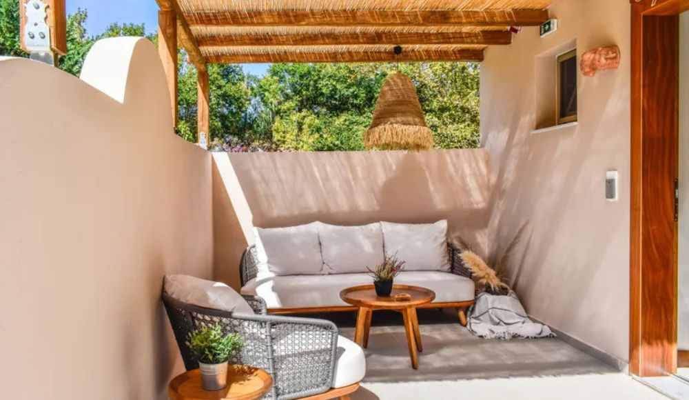 Private outdoor area of the Executive Suite with Pool